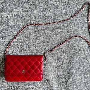 Chanel wallet on chain